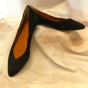 Size 7.5 black Corso Como Point-toed Ballet Flat